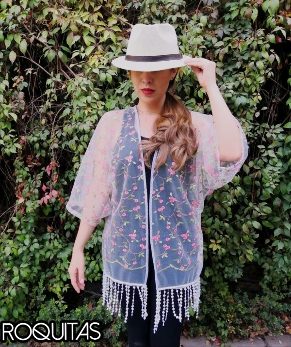 Kimono Midi Blanco Bordado Con Flores Rosas